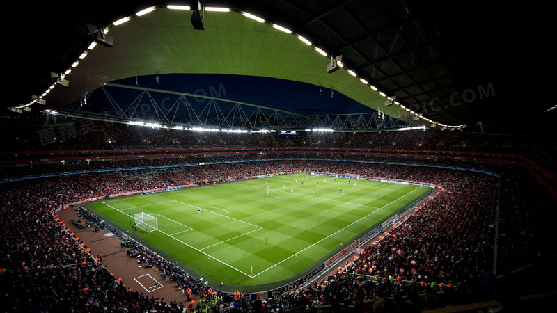 What kind of LED stadium light should be chosen for the football field?